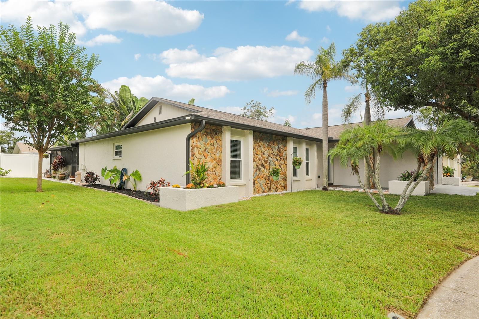 COUNTRY VILLAS - Residential
