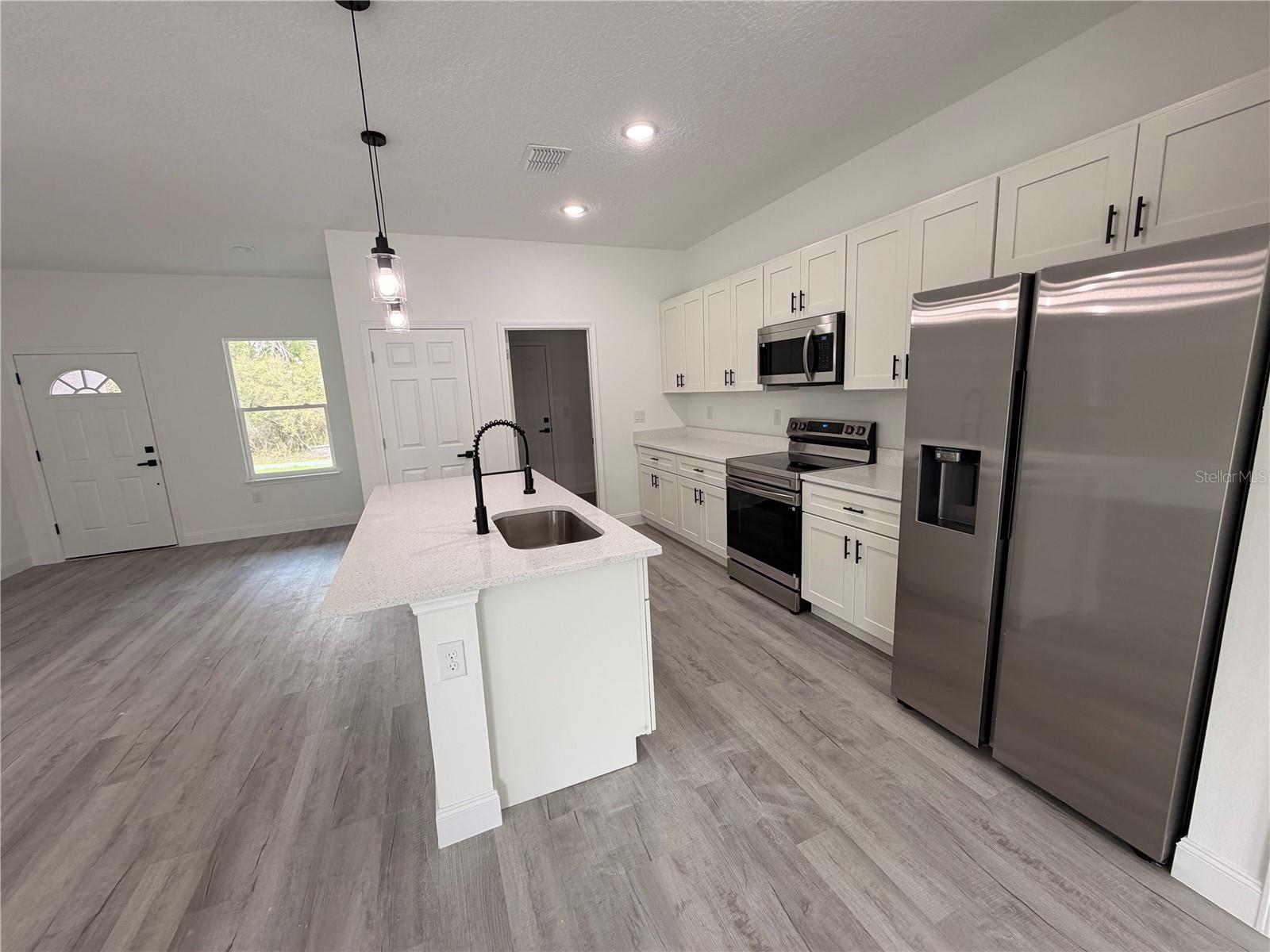 MARION OAKS UN 04 - Residential Lease