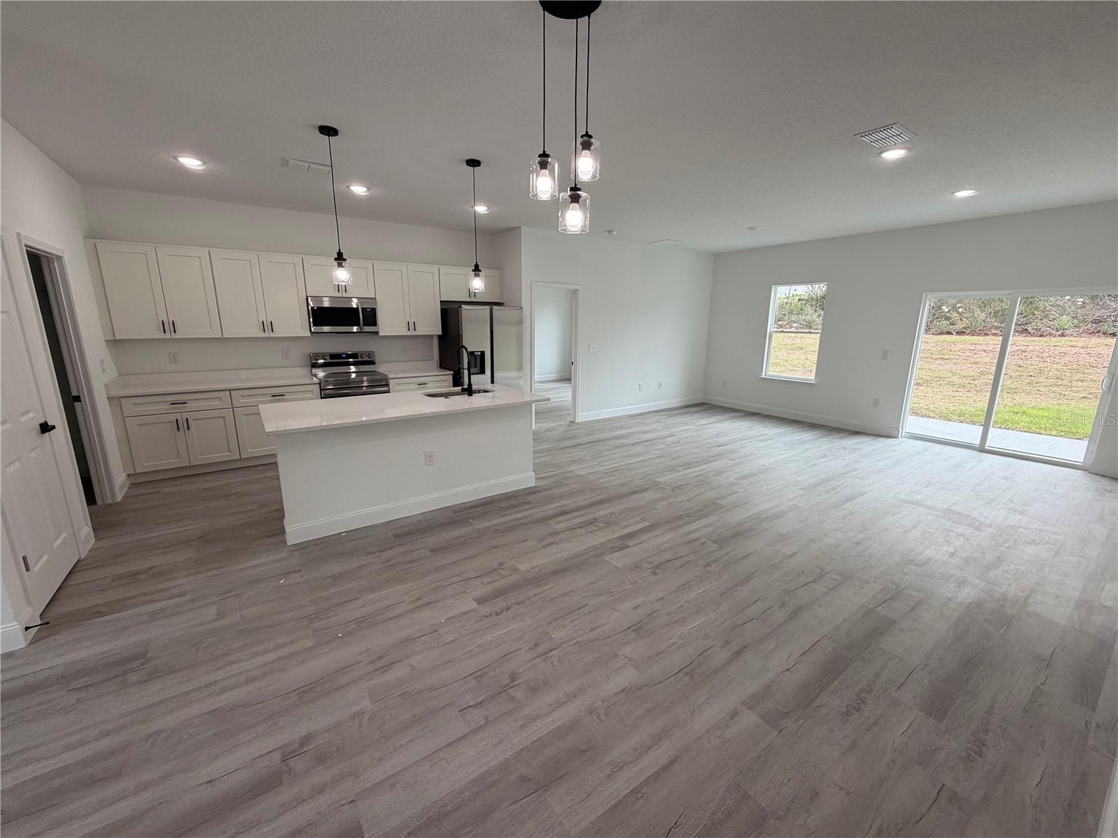 MARION OAKS UN 04 - Residential Lease