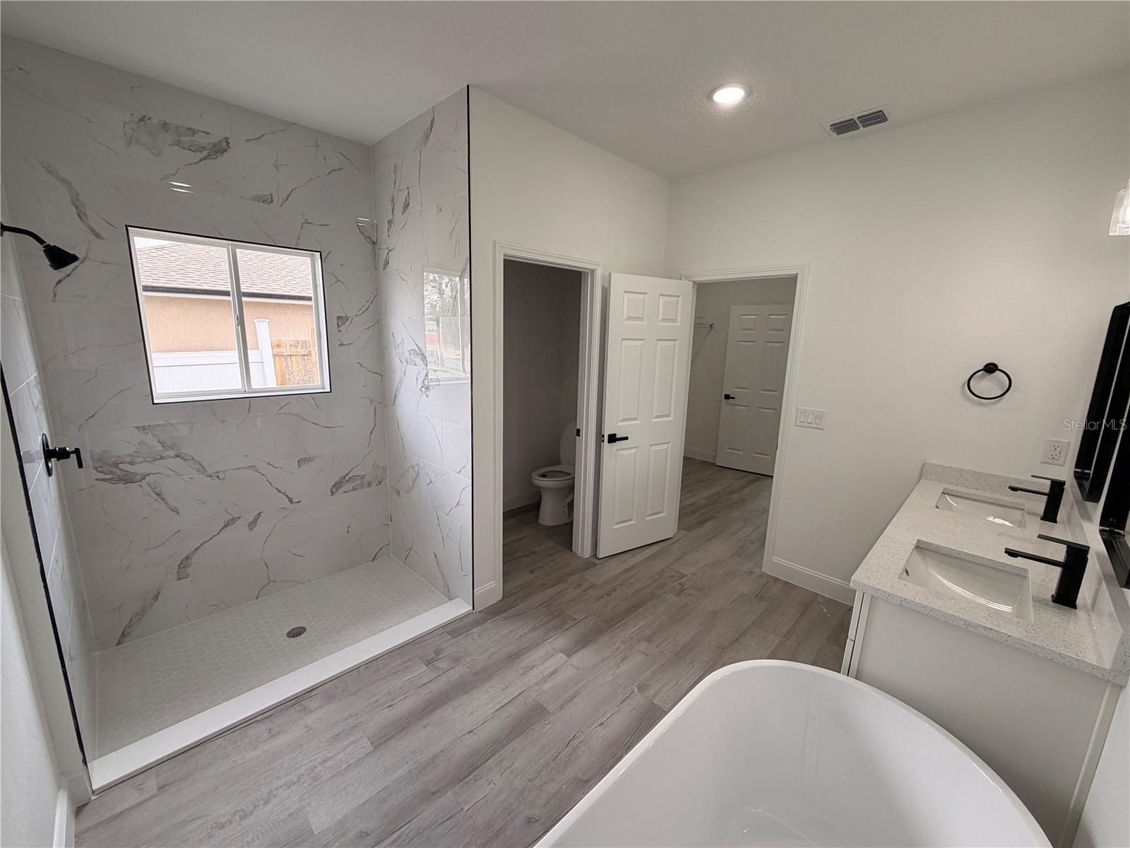 MARION OAKS UN 04 - Residential Lease