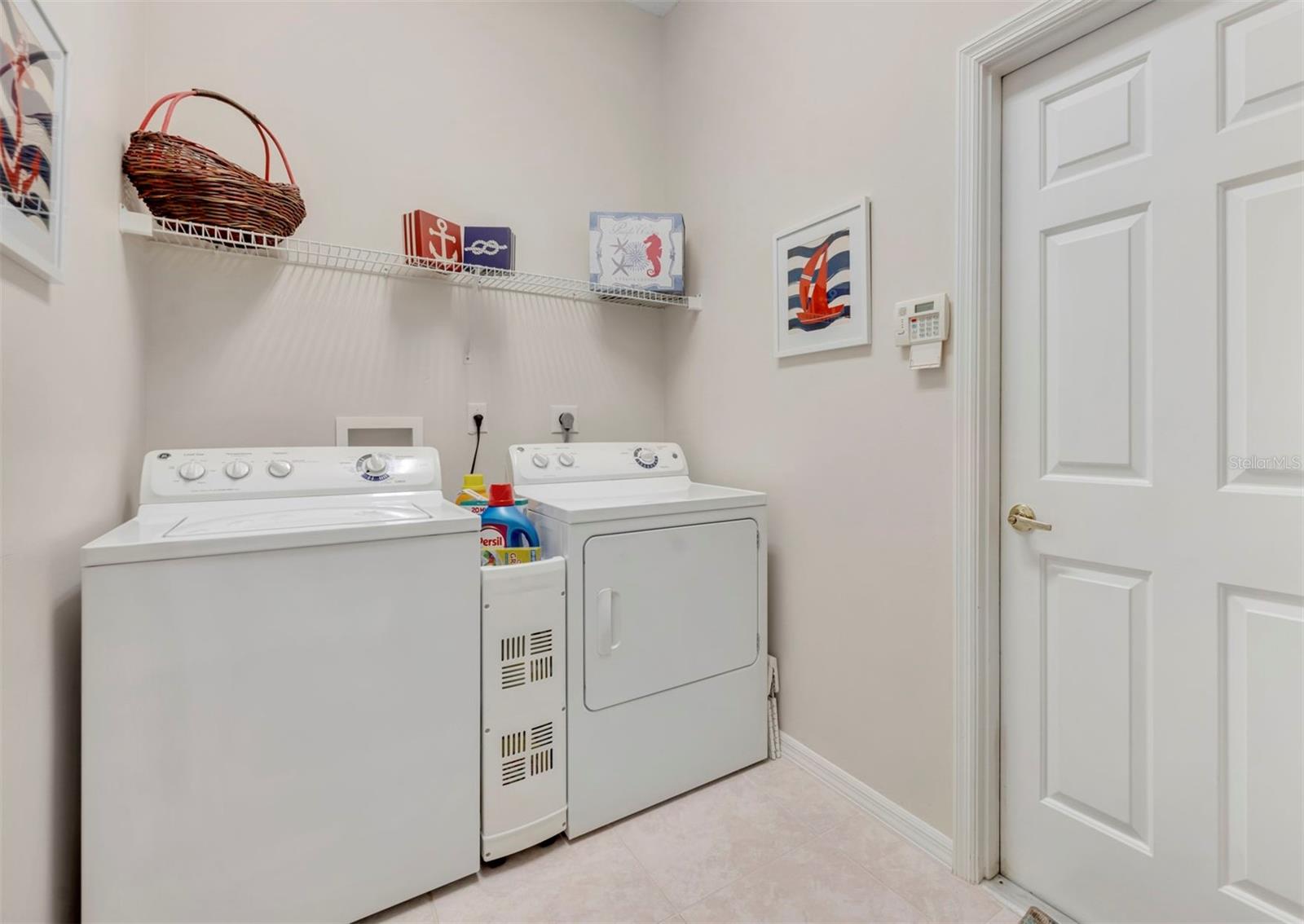 LAKES OF ALOMA - Residential