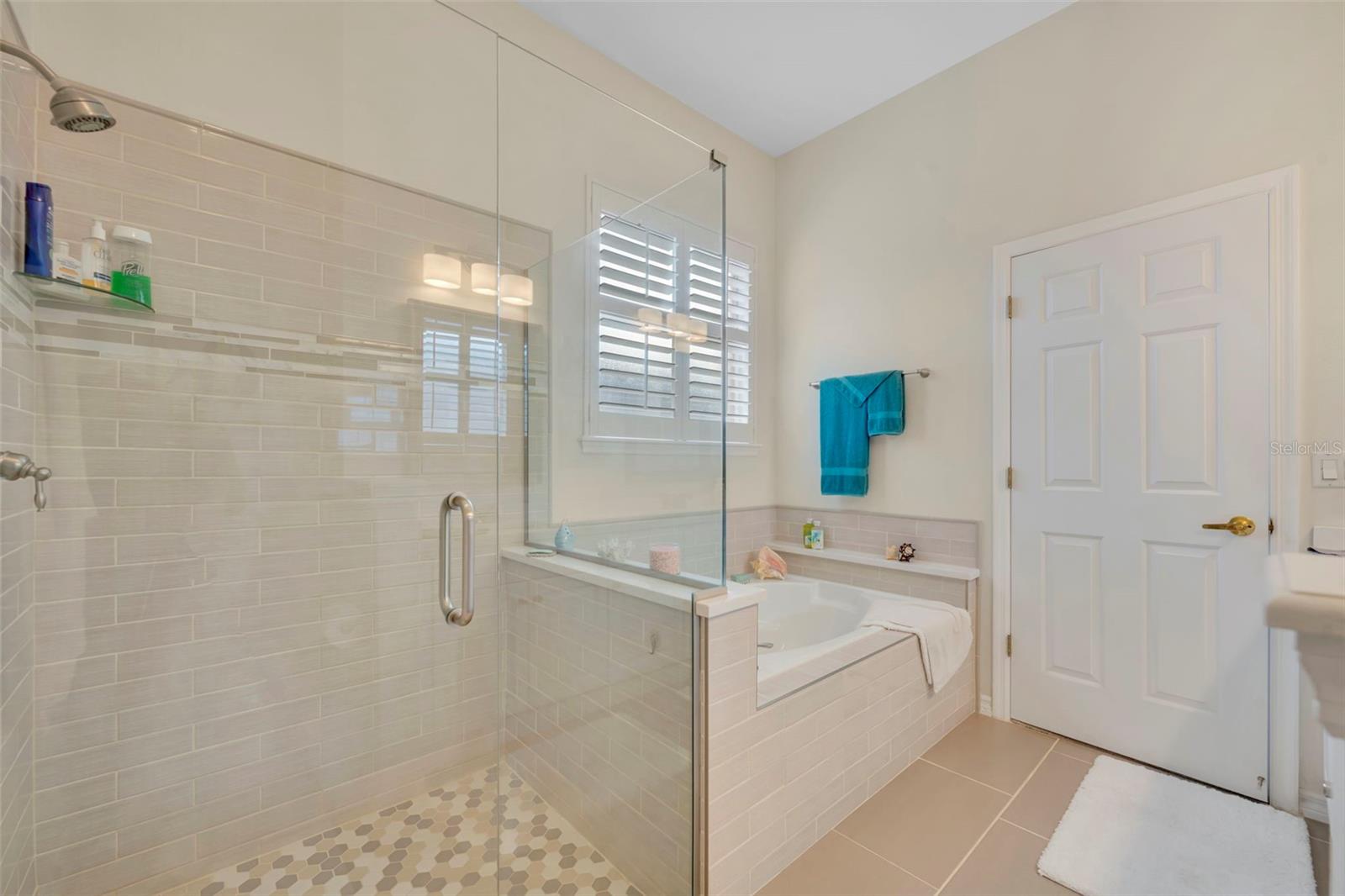 LAKES OF ALOMA - Residential