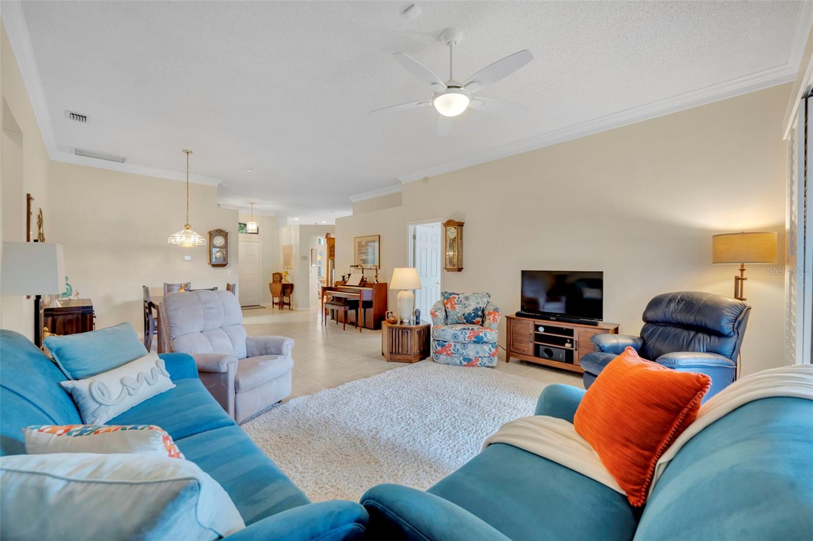 LAKES OF ALOMA - Residential