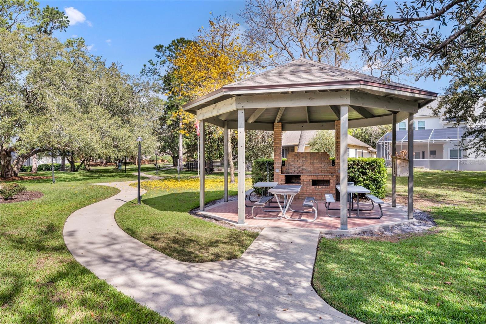 LAKES OF ALOMA - Residential