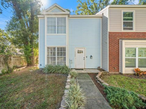 Photo of 1722 Mill Run Circle, Tampa, FL 33613 (MLS # TB8443052)