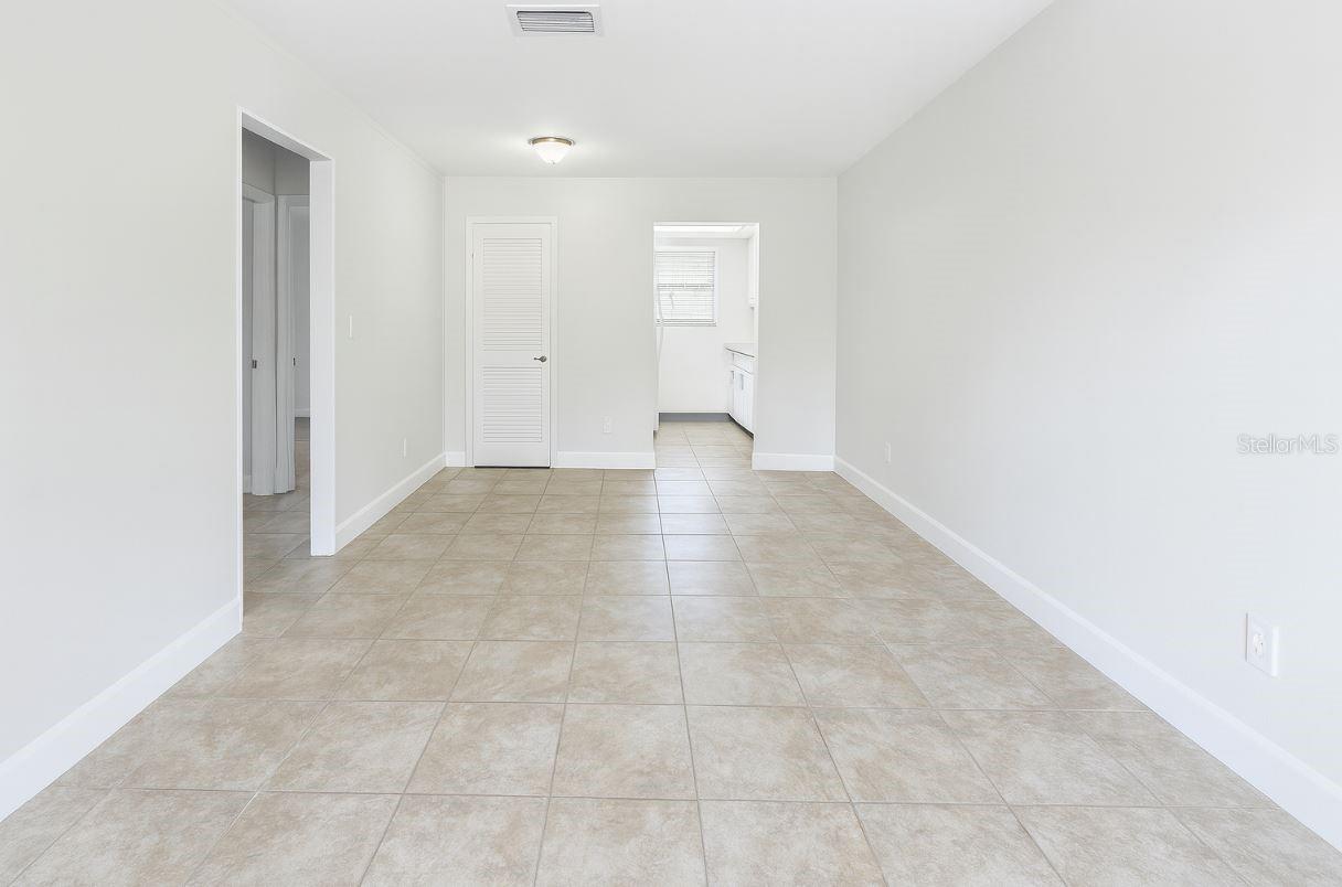 MASON & CARSWELLS HOLLY HILL - Residential Lease