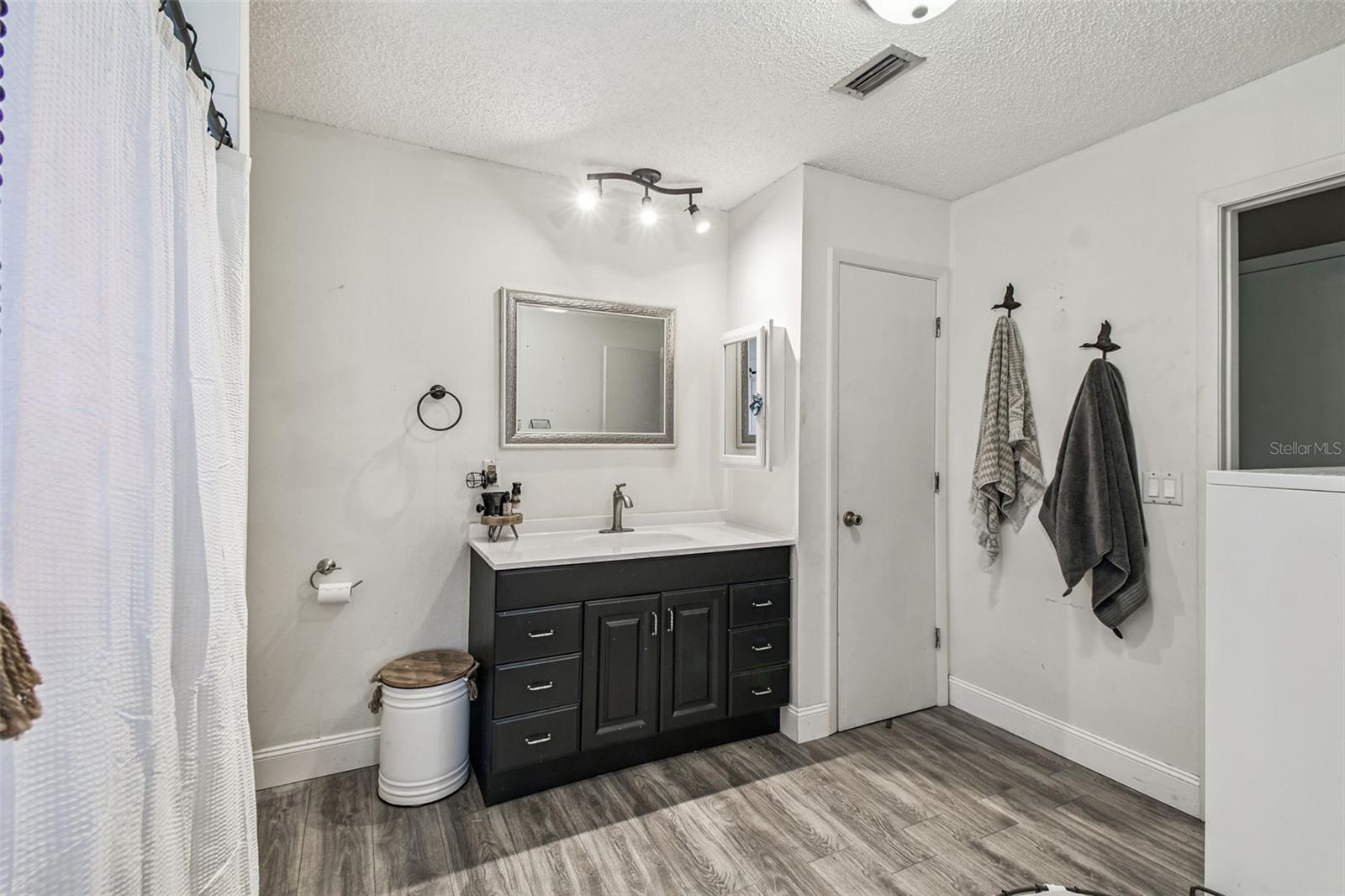 CROOM A COOCHEE ESTATES - Residential