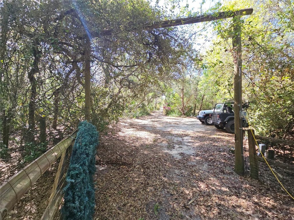 Photo of 10679 Goose Prairie Road, Leesburg, FL 34788 (MLS # G5109886)