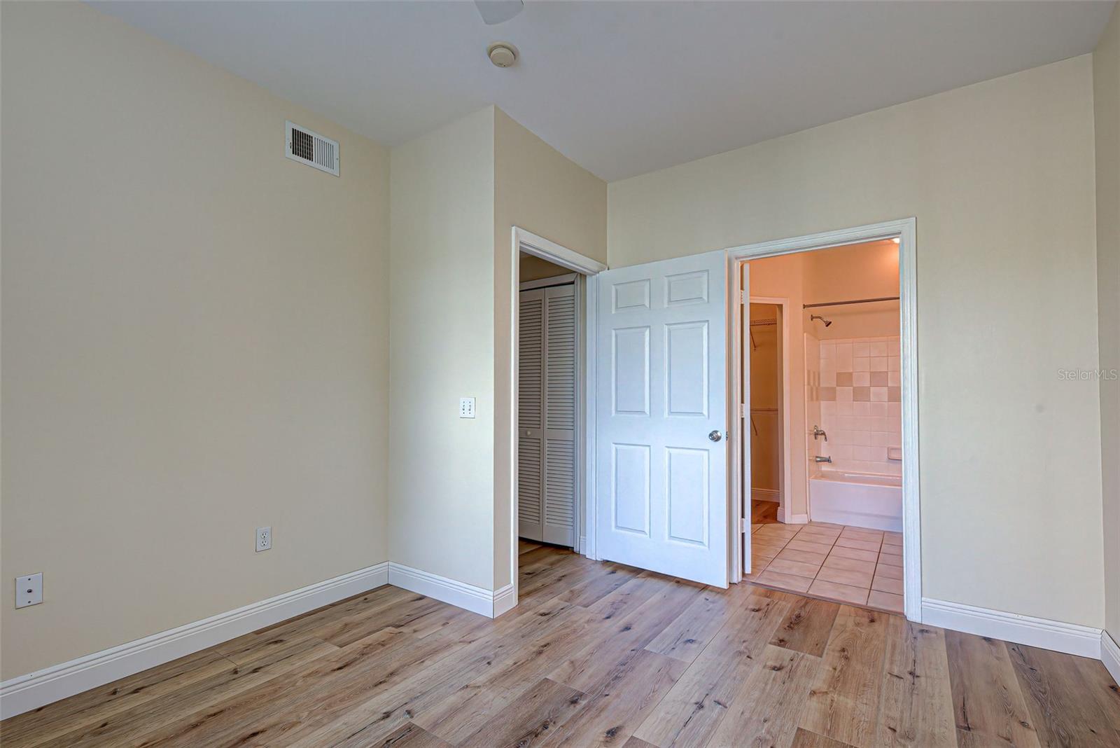 ADMIRALS WALK - Residential Lease