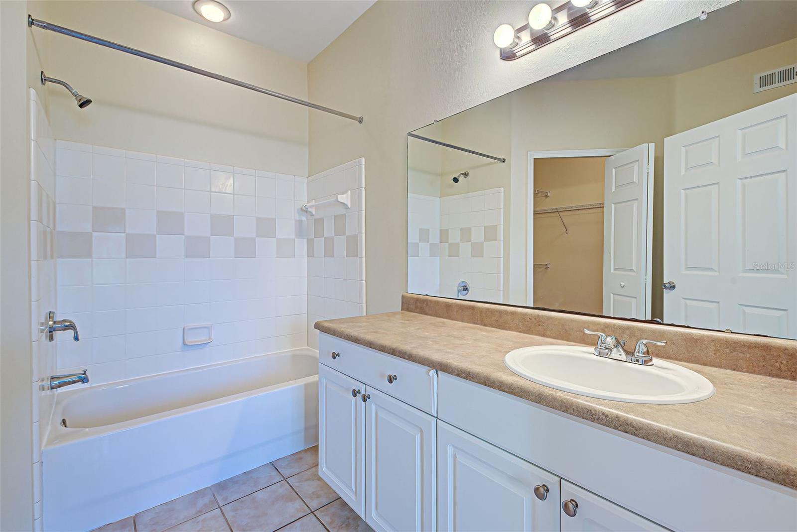 ADMIRALS WALK - Residential Lease