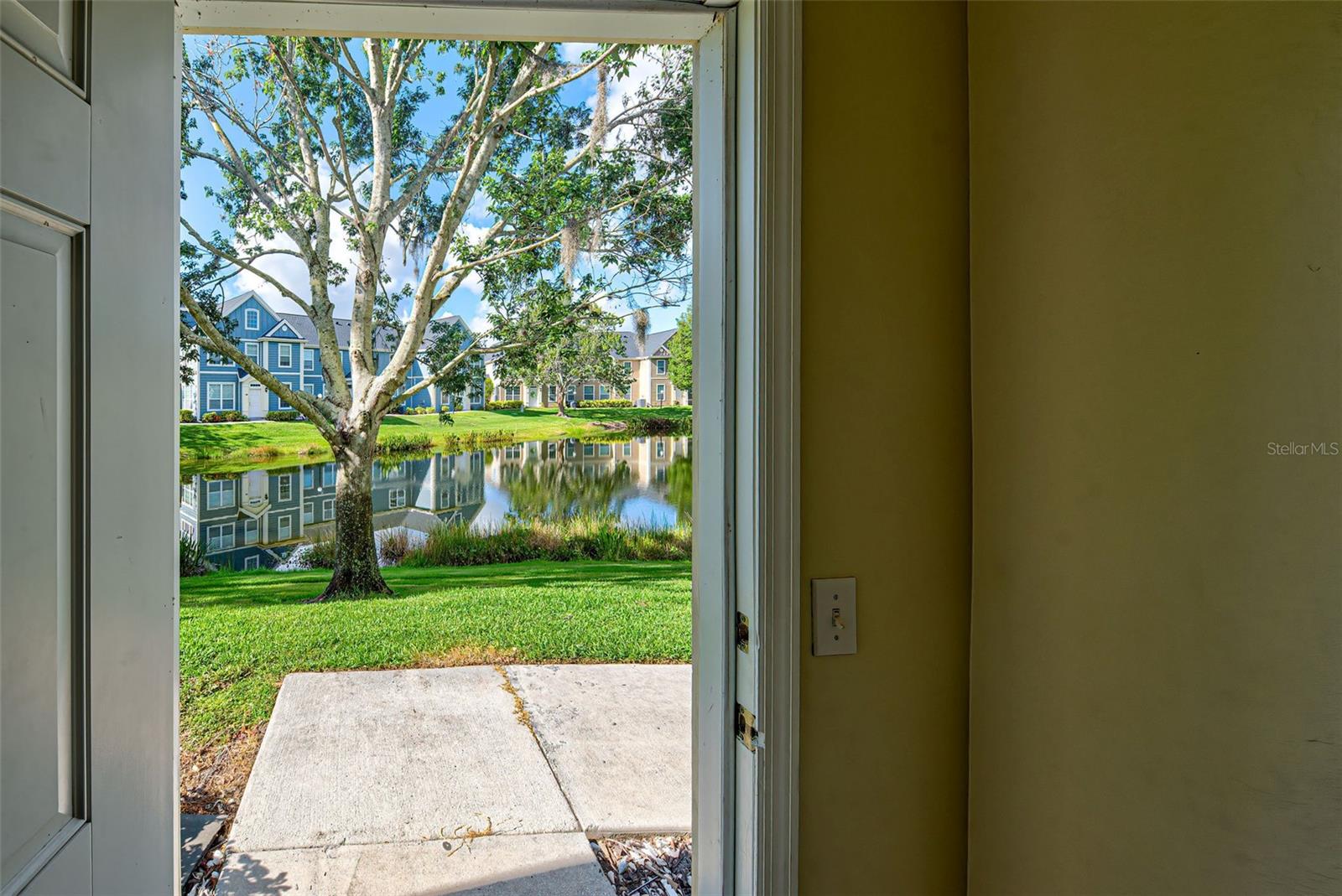 ADMIRALS WALK - Residential Lease