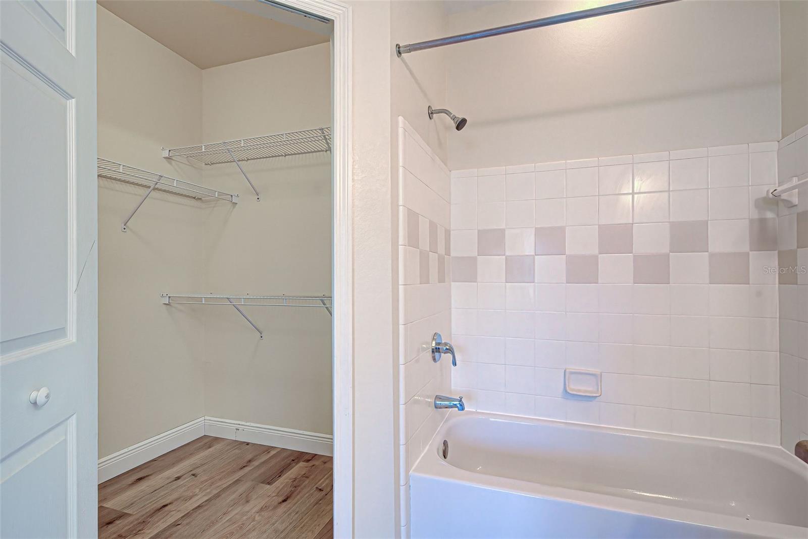 ADMIRALS WALK - Residential Lease