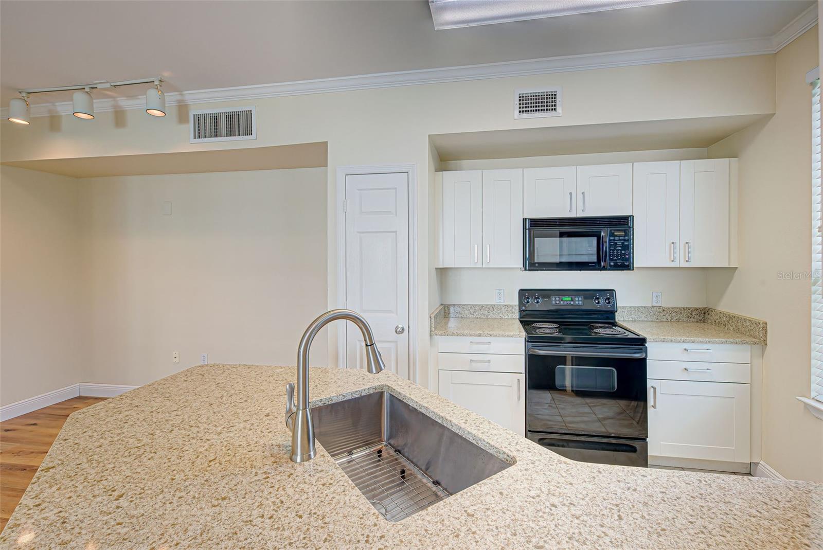 ADMIRALS WALK - Residential Lease