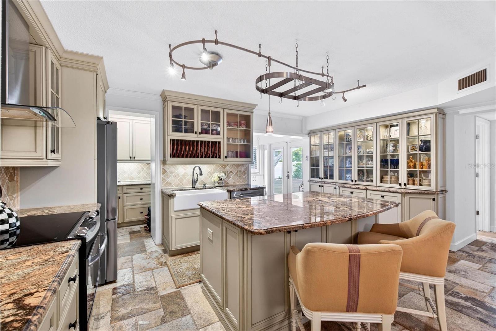 EDEN ISLE CONDO OF ST PETERSBURG - Residential