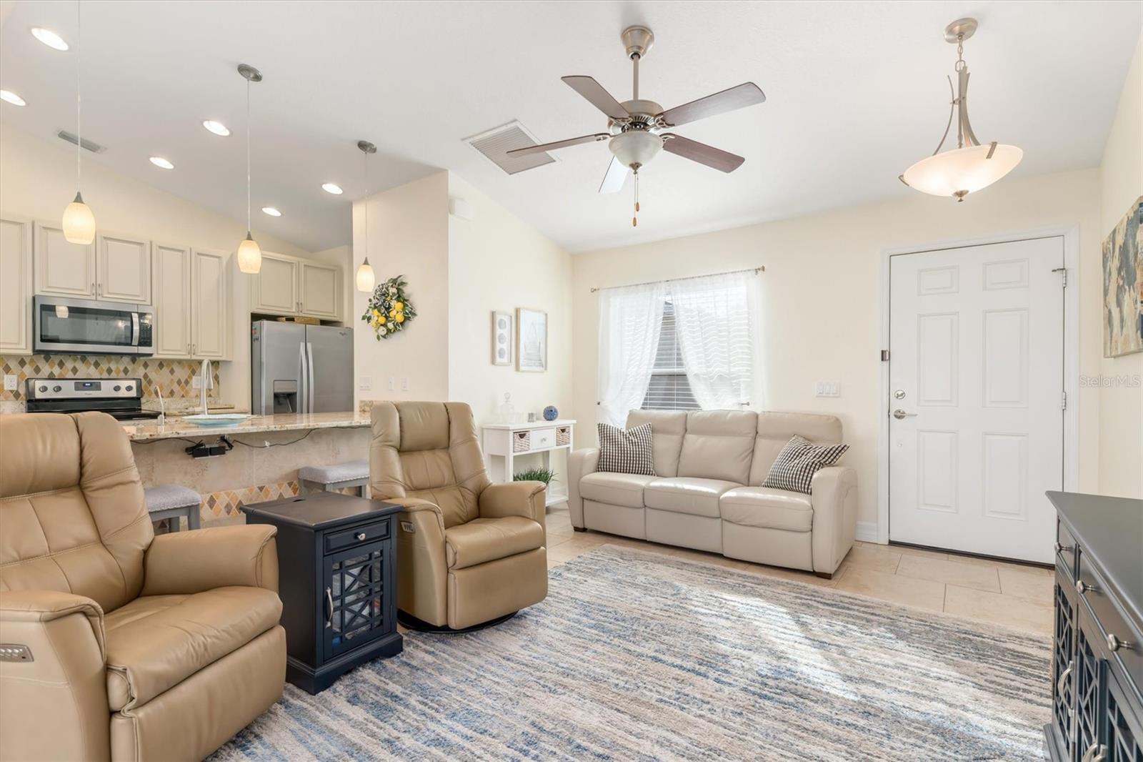 4352 ADELAIDE AVENUE