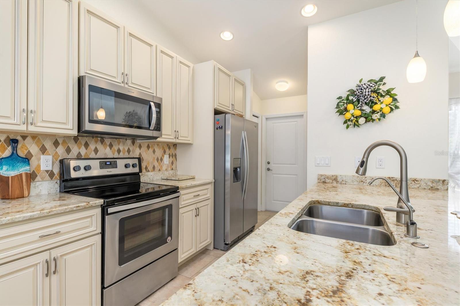 4352 ADELAIDE AVENUE