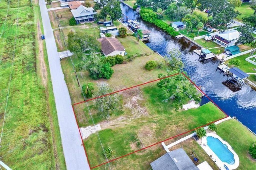 Photo of 9924 Peninsular Drive, Gibsonton, FL 33534 (MLS # TB8469115)