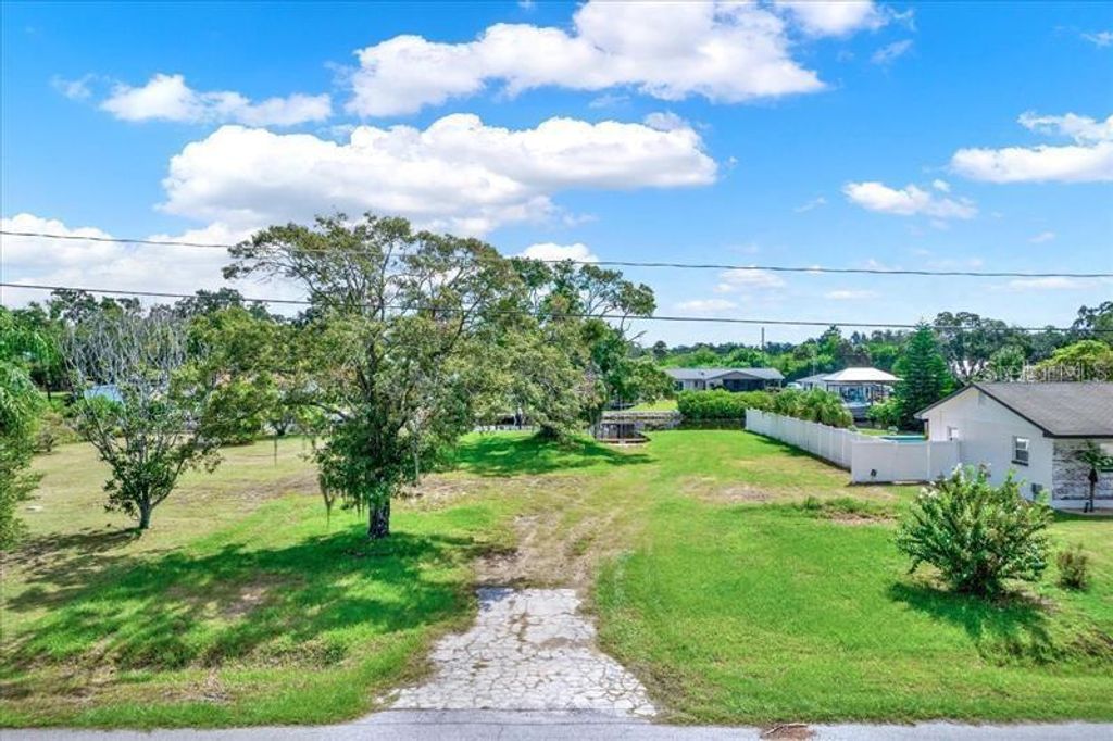 Photo of 9924 Peninsular Drive, Gibsonton, FL 33534 (MLS # TB8469115)