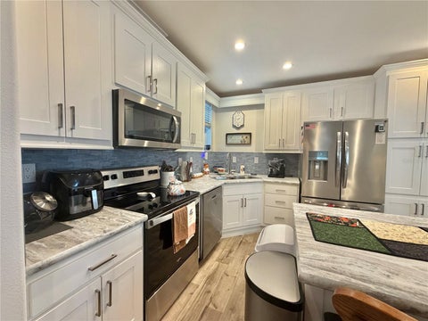 Tiny photo for 198 Jacaranda Drive, Leesburg, FL 34748 (MLS # G5118541)