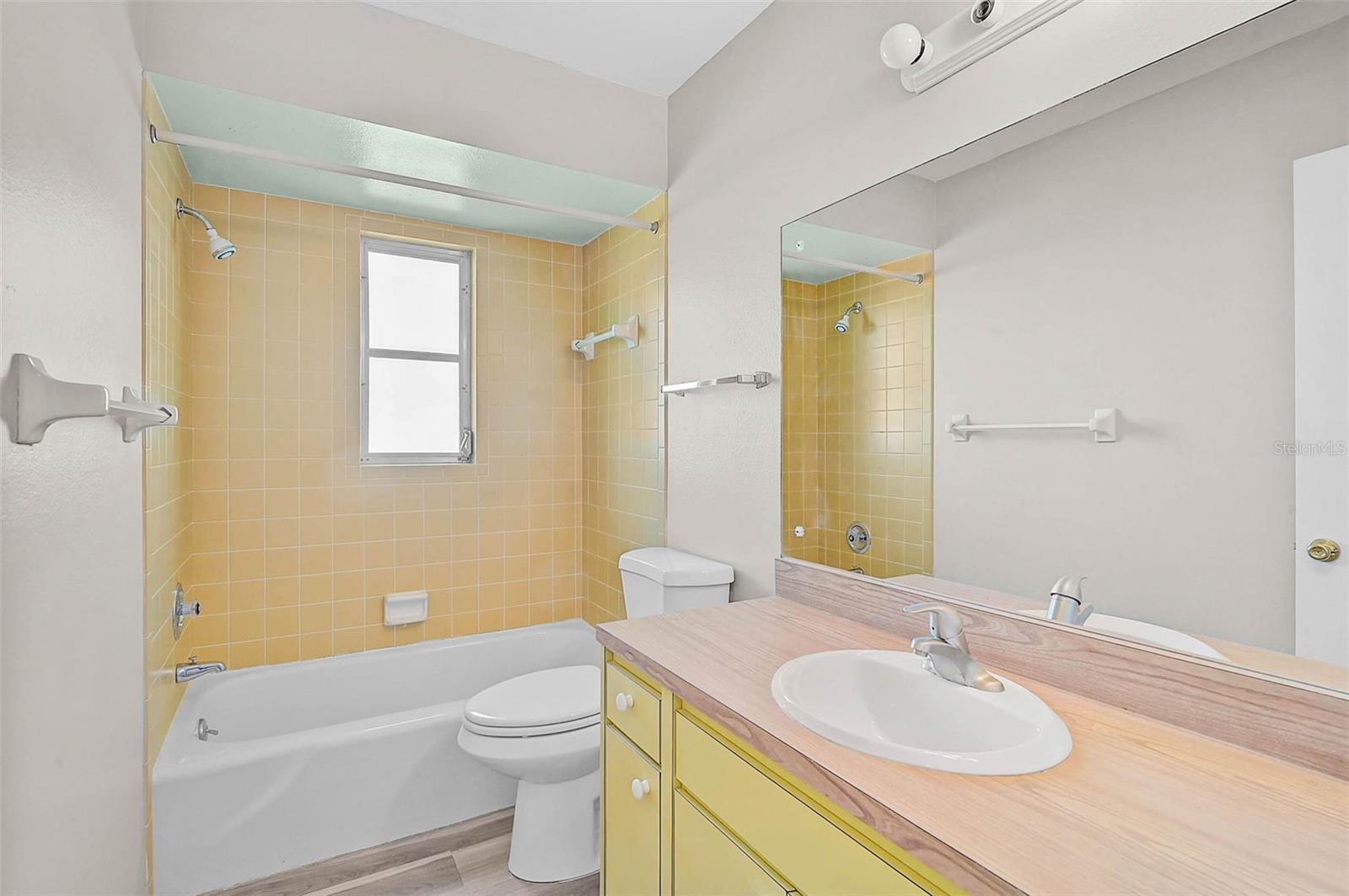 VILLAGE GREEN OF BRADENTON SEC 3 - Residential