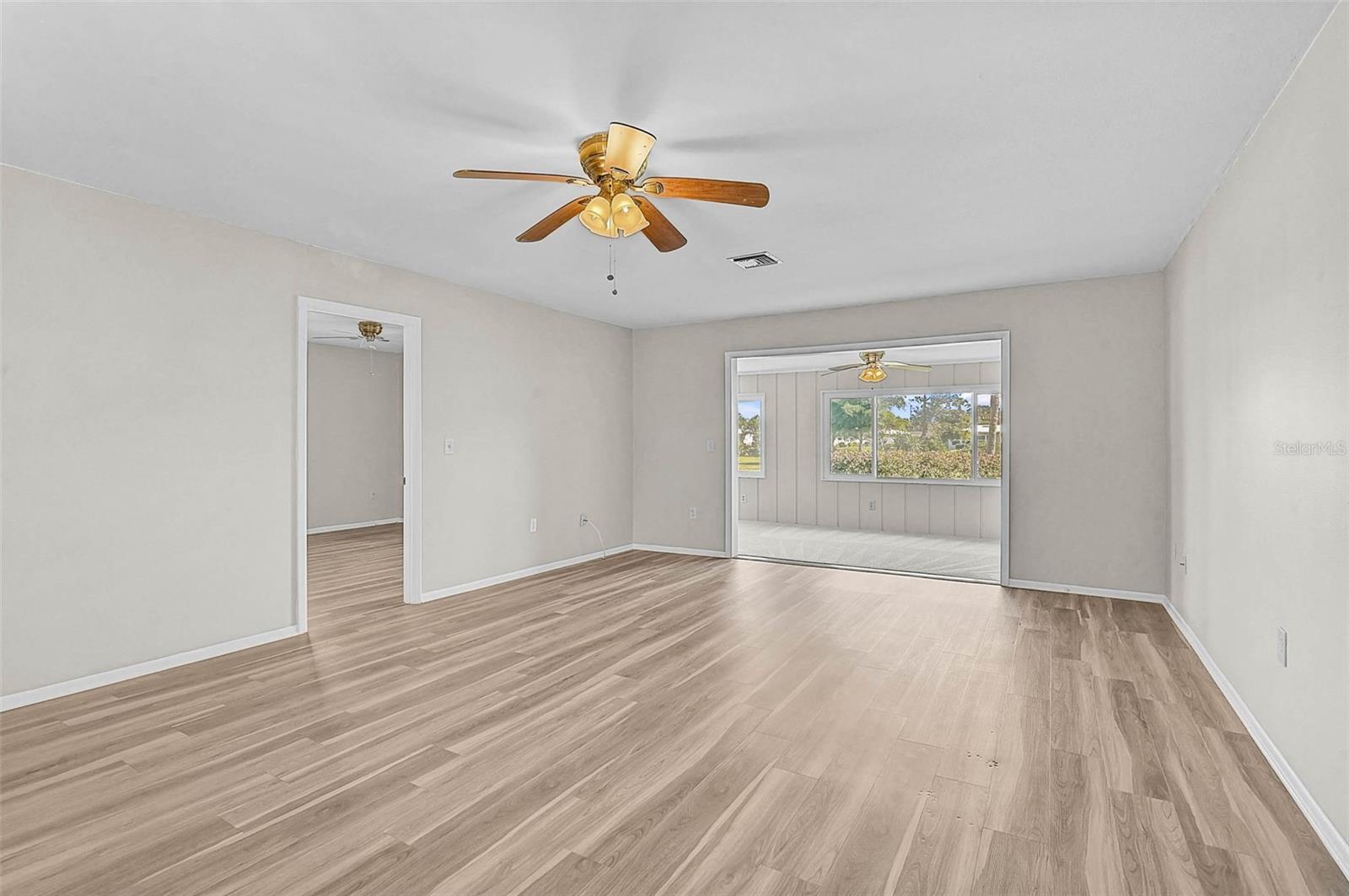 VILLAGE GREEN OF BRADENTON SEC 3 - Residential