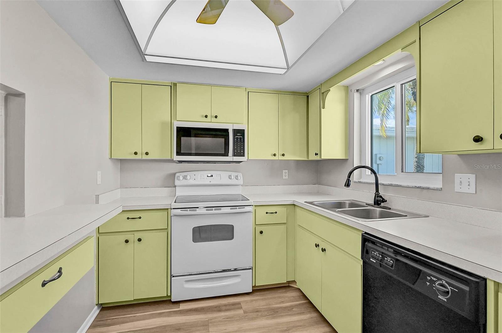 VILLAGE GREEN OF BRADENTON SEC 3 - Residential