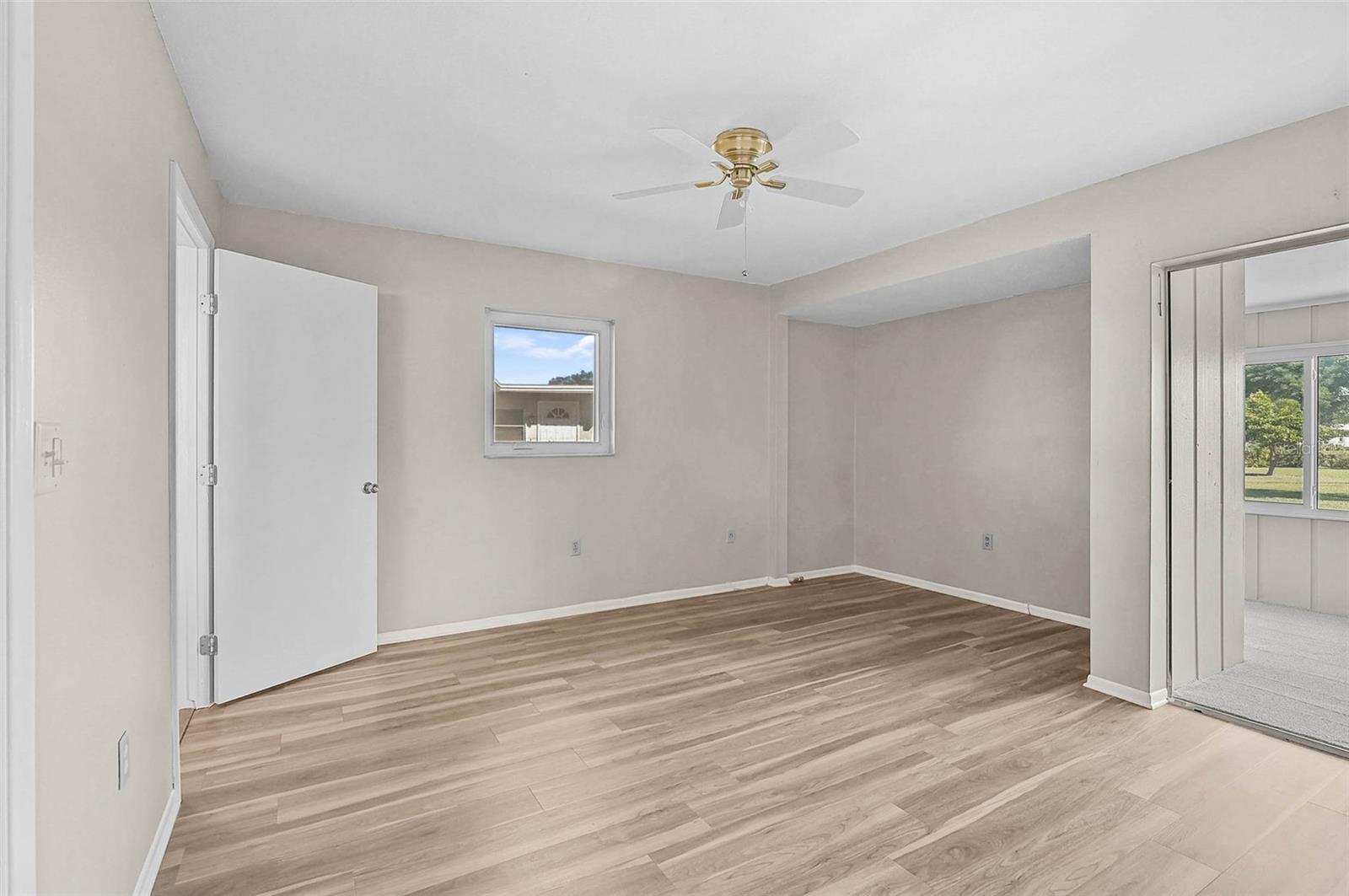 VILLAGE GREEN OF BRADENTON SEC 3 - Residential