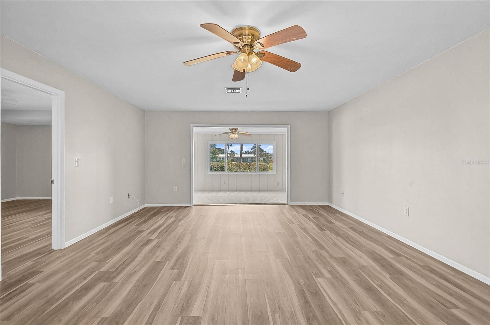 VILLAGE GREEN OF BRADENTON SEC 3 - Residential