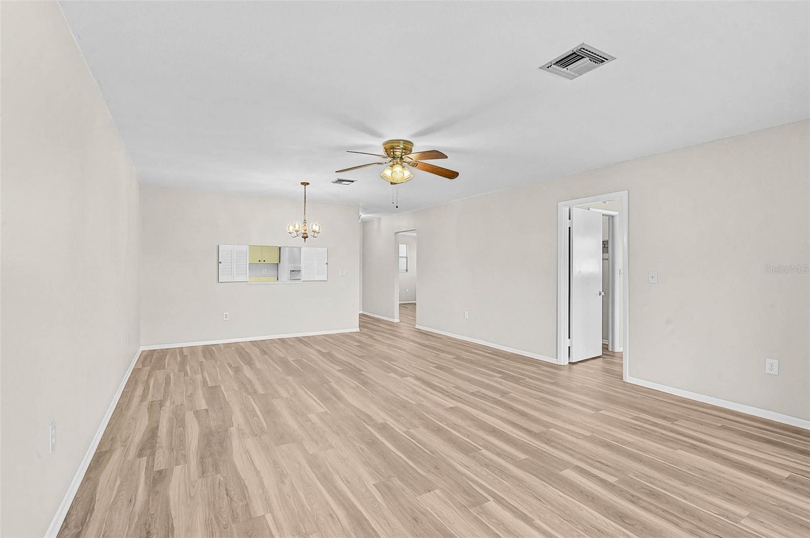 VILLAGE GREEN OF BRADENTON SEC 3 - Residential