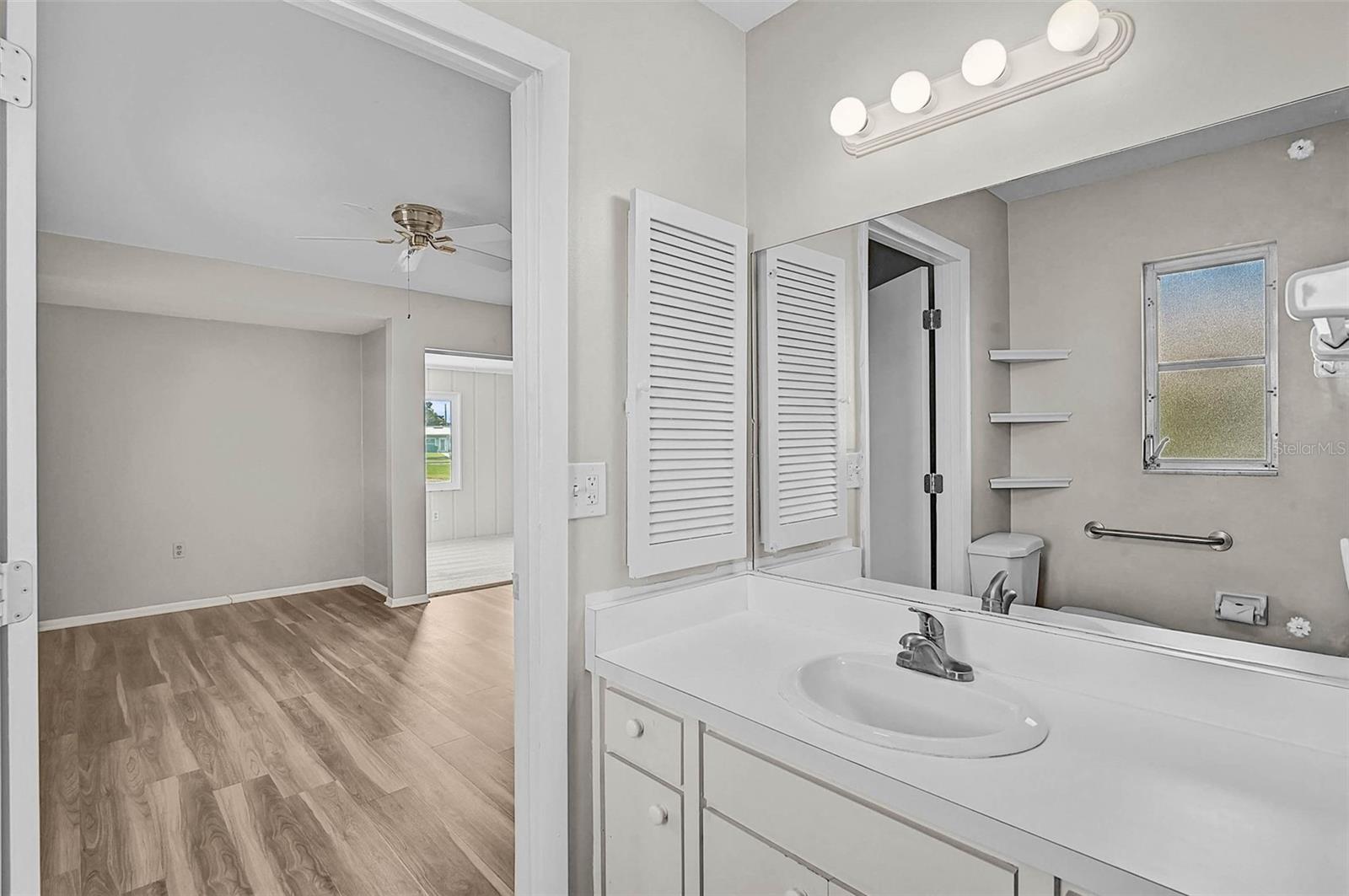 VILLAGE GREEN OF BRADENTON SEC 3 - Residential