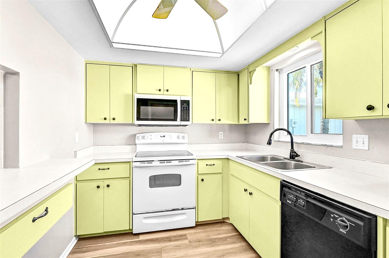 VILLAGE GREEN OF BRADENTON SEC 3 - Residential