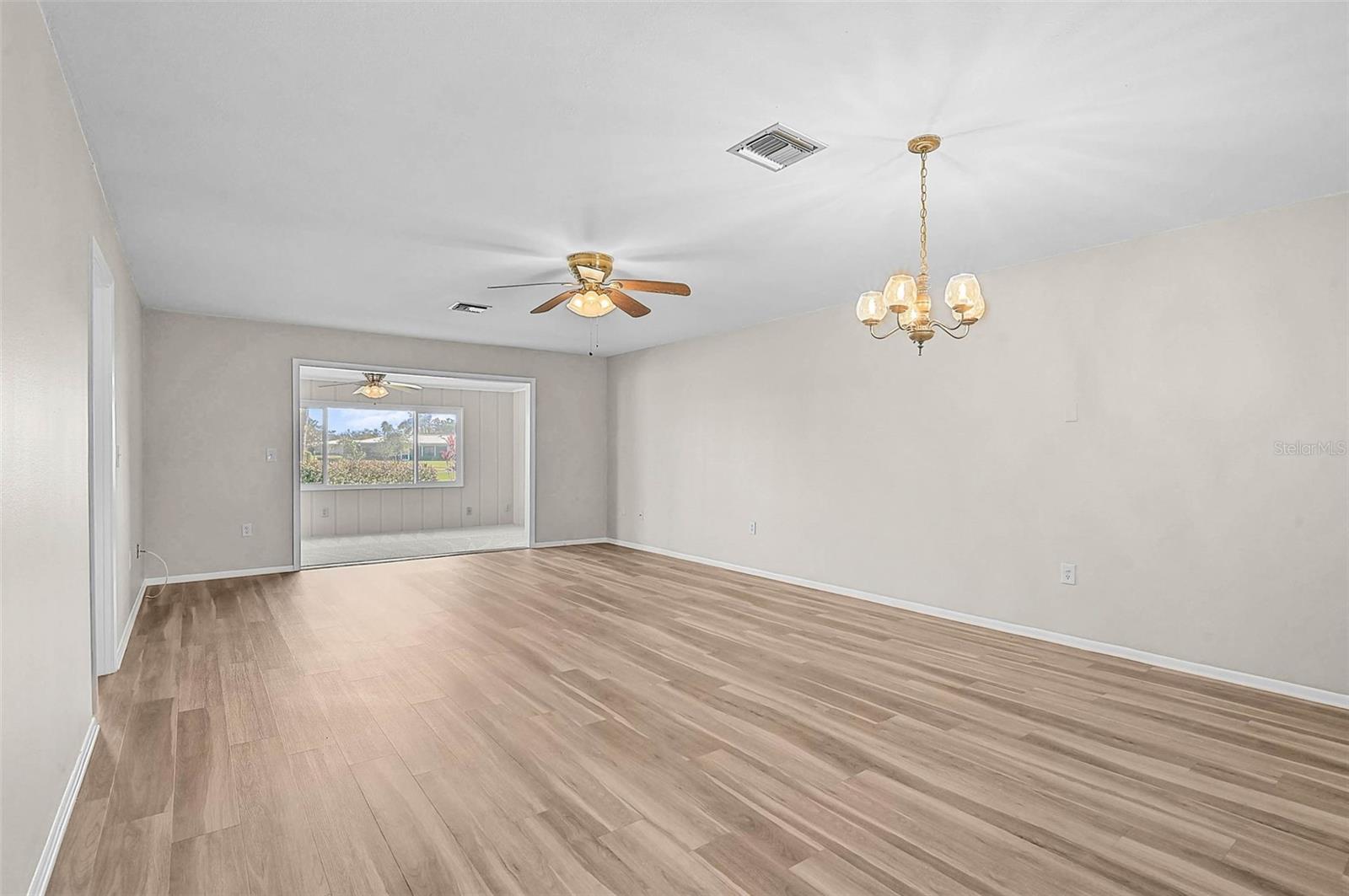 VILLAGE GREEN OF BRADENTON SEC 3 - Residential