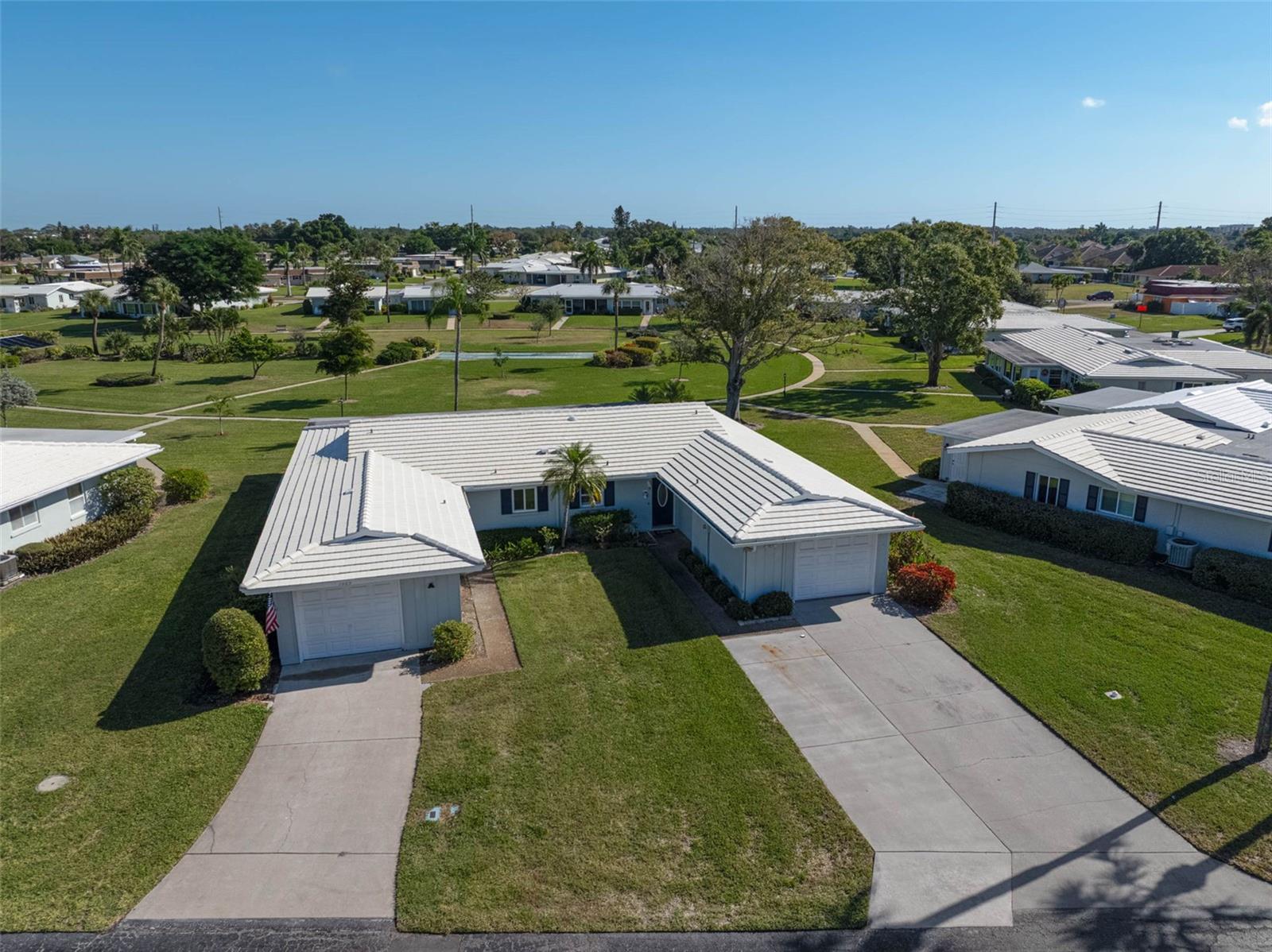 VILLAGE GREEN OF BRADENTON SEC 3 - Residential