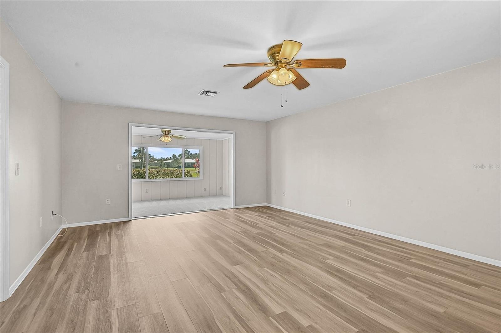 VILLAGE GREEN OF BRADENTON SEC 3 - Residential