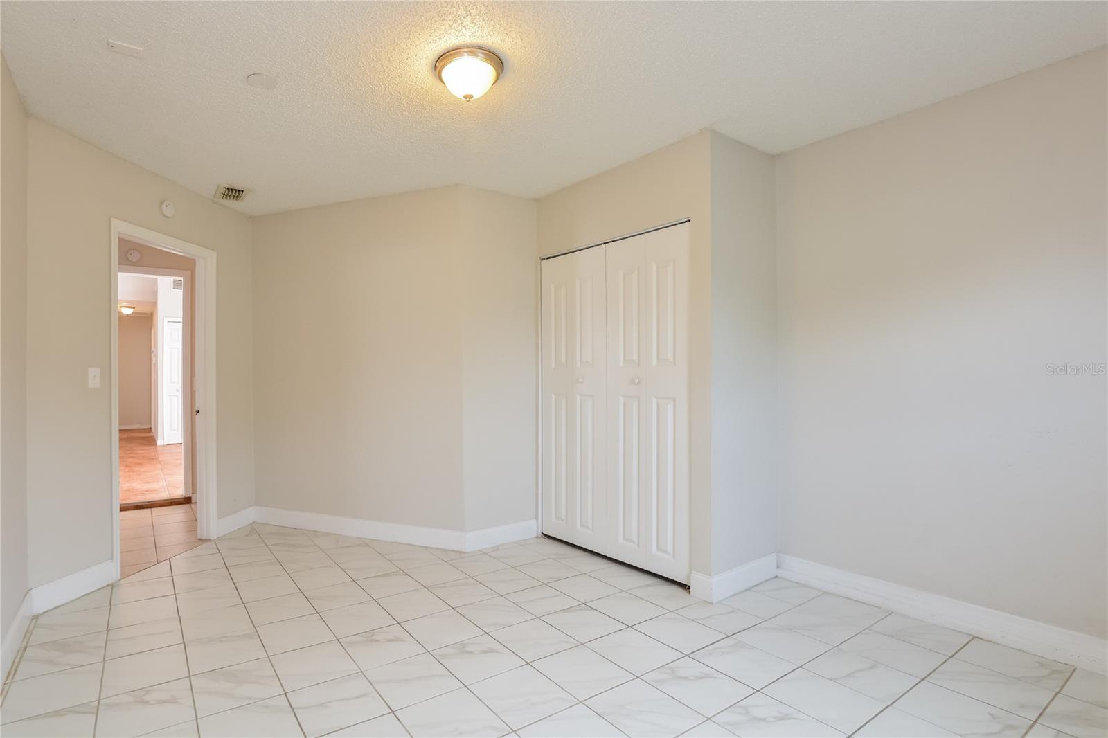 DELTONA LAKES UNIT 47 - Residential Lease