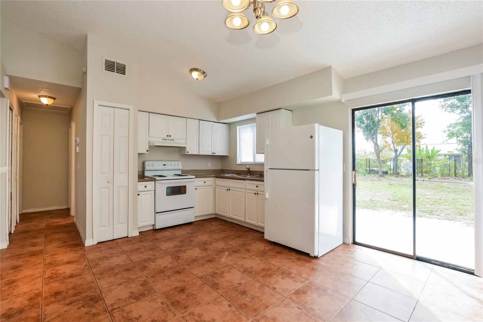 DELTONA LAKES UNIT 47 - Residential Lease
