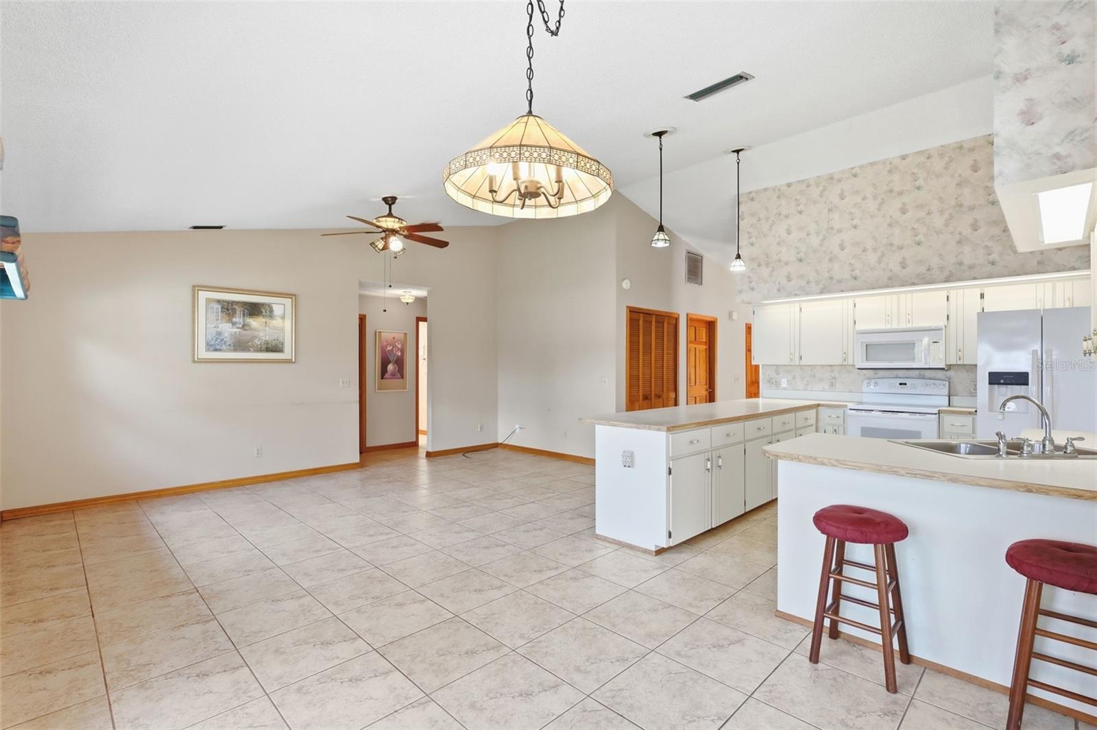 HIDDEN LAKE ESTATES - Residential