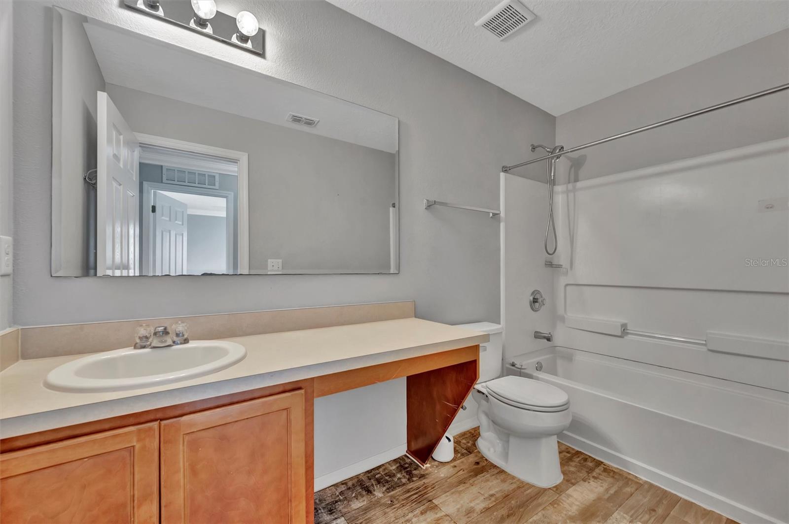 WEDGEWOOD TWNHMS - Residential