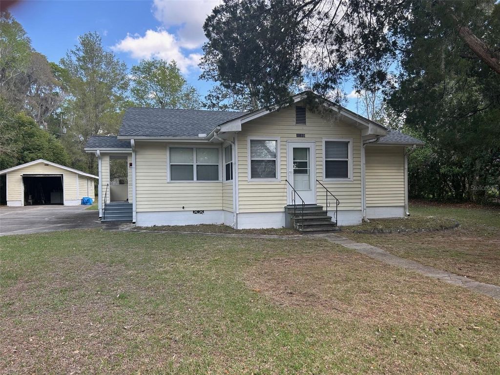 Photo of 11369 SE 53rd Court, Belleview, FL 34420 (MLS # OM720373)