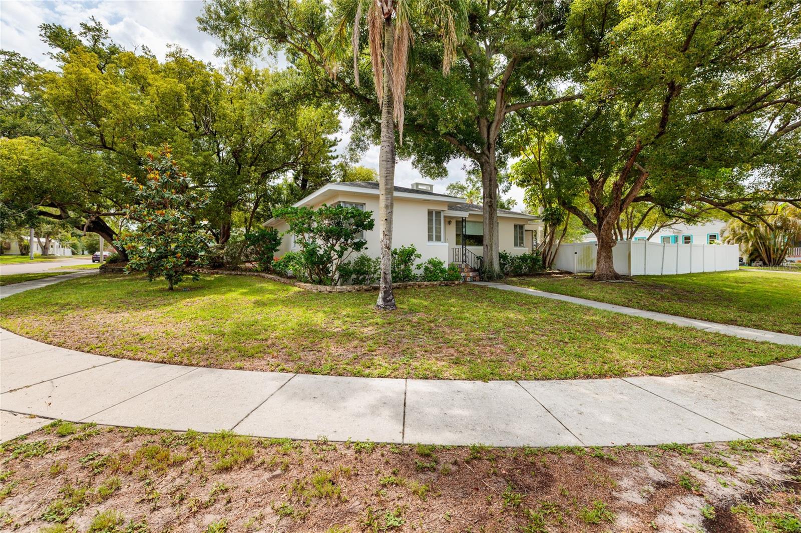 325 ORANGEVIEW AVENUE
