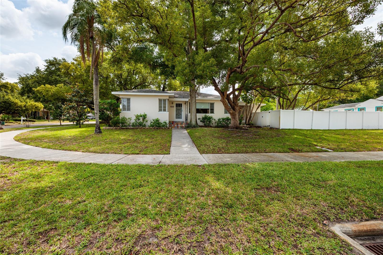 325 ORANGEVIEW AVENUE
