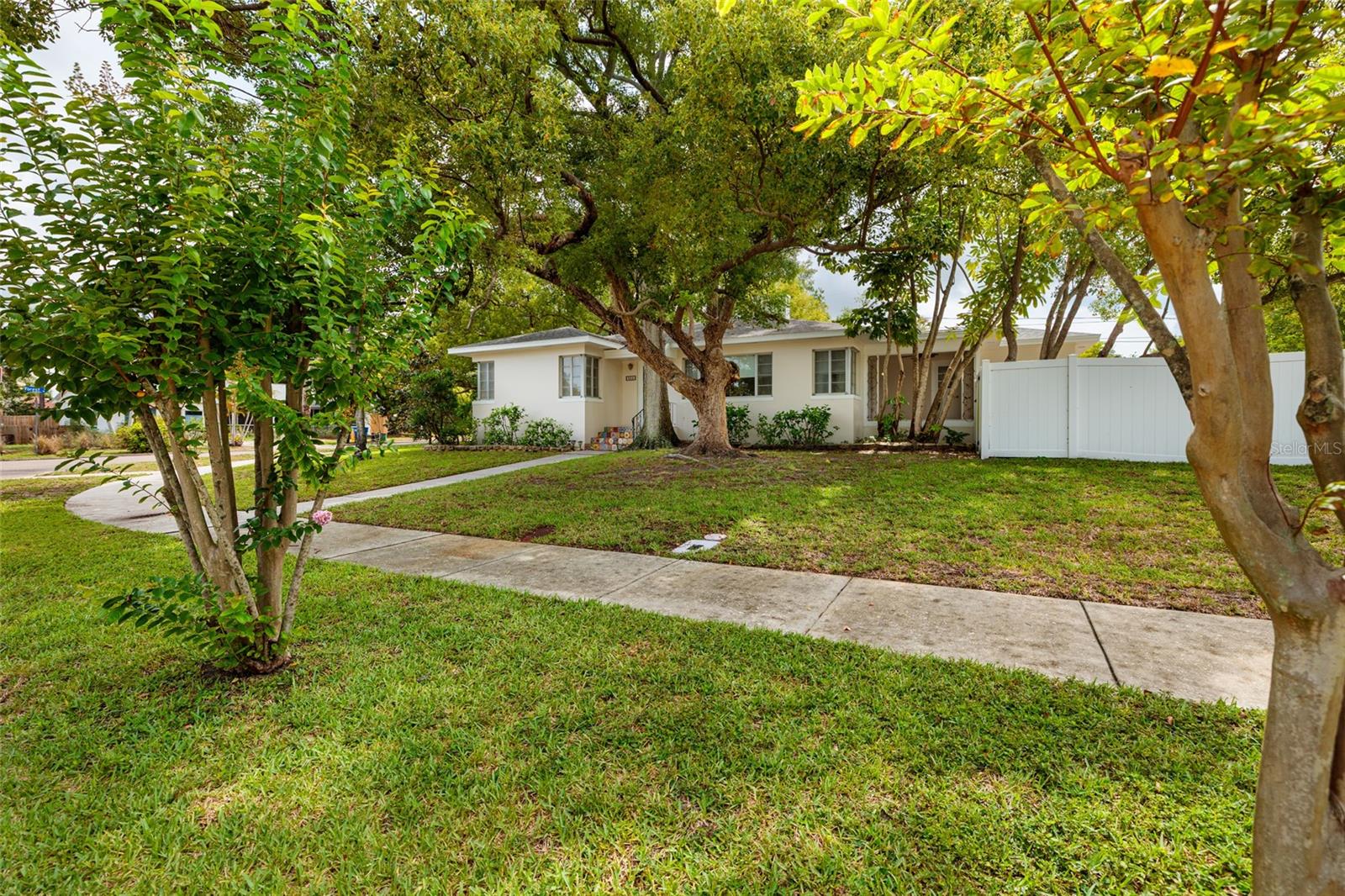 325 ORANGEVIEW AVENUE