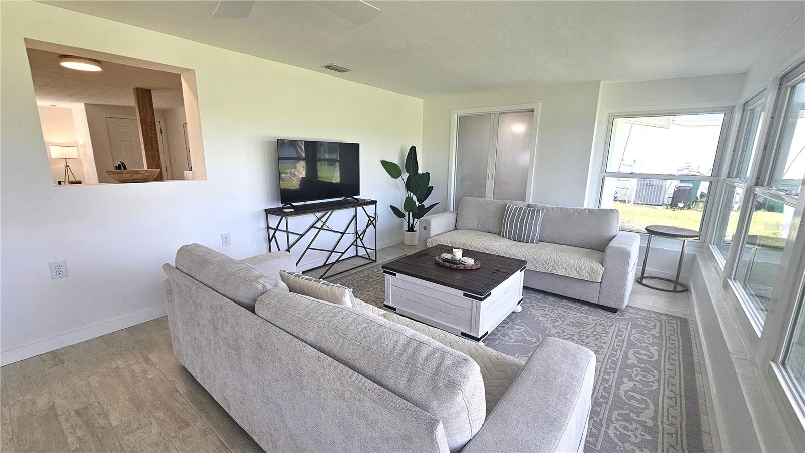 OXFORD MANOR 3RD ADD - Residential Lease