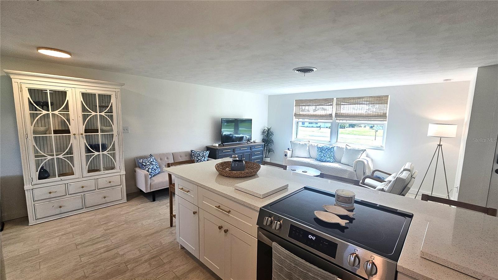 OXFORD MANOR 3RD ADD - Residential Lease