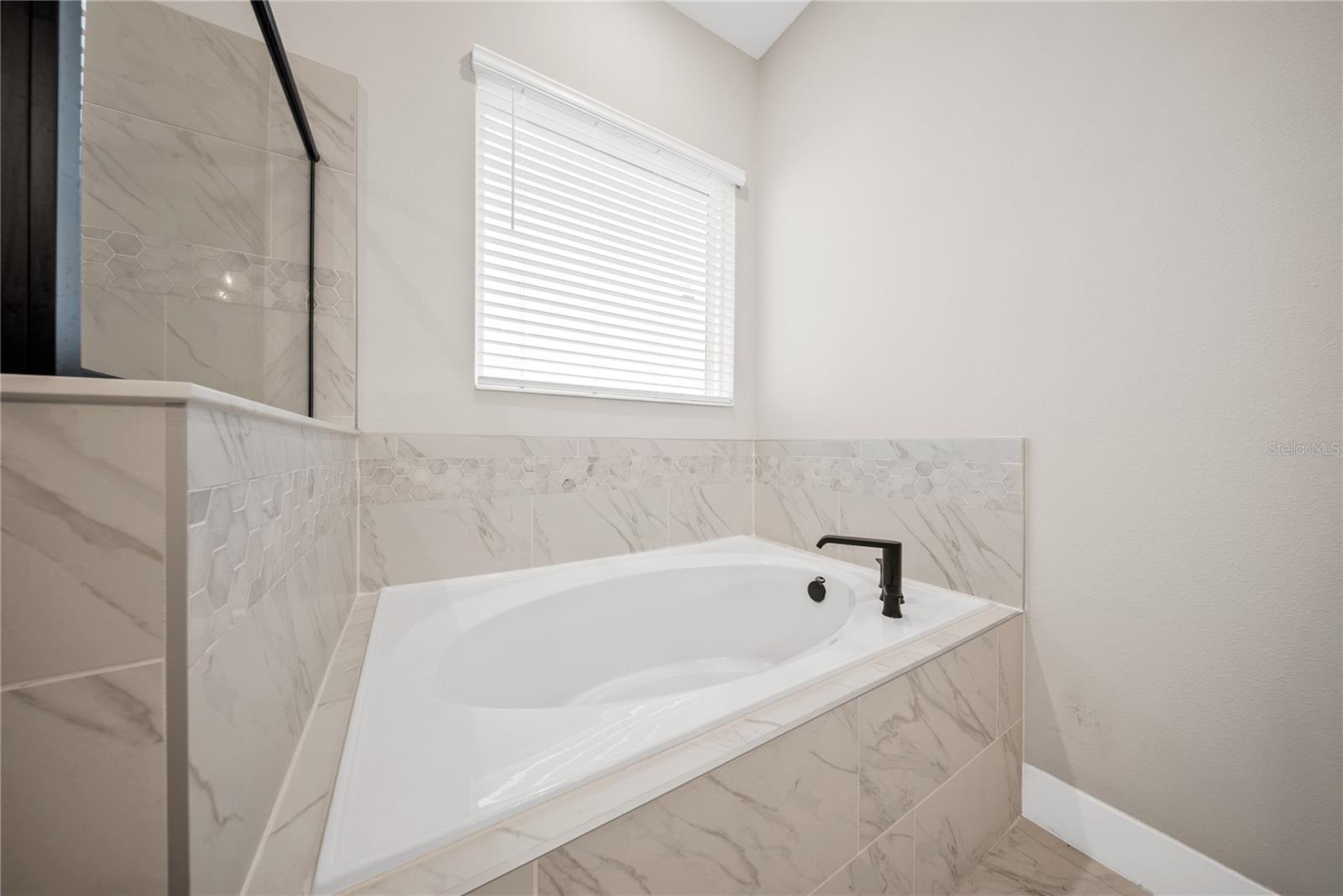 SILVERLEAF RESERVE/HAMLIN PH 2 - Residential Lease