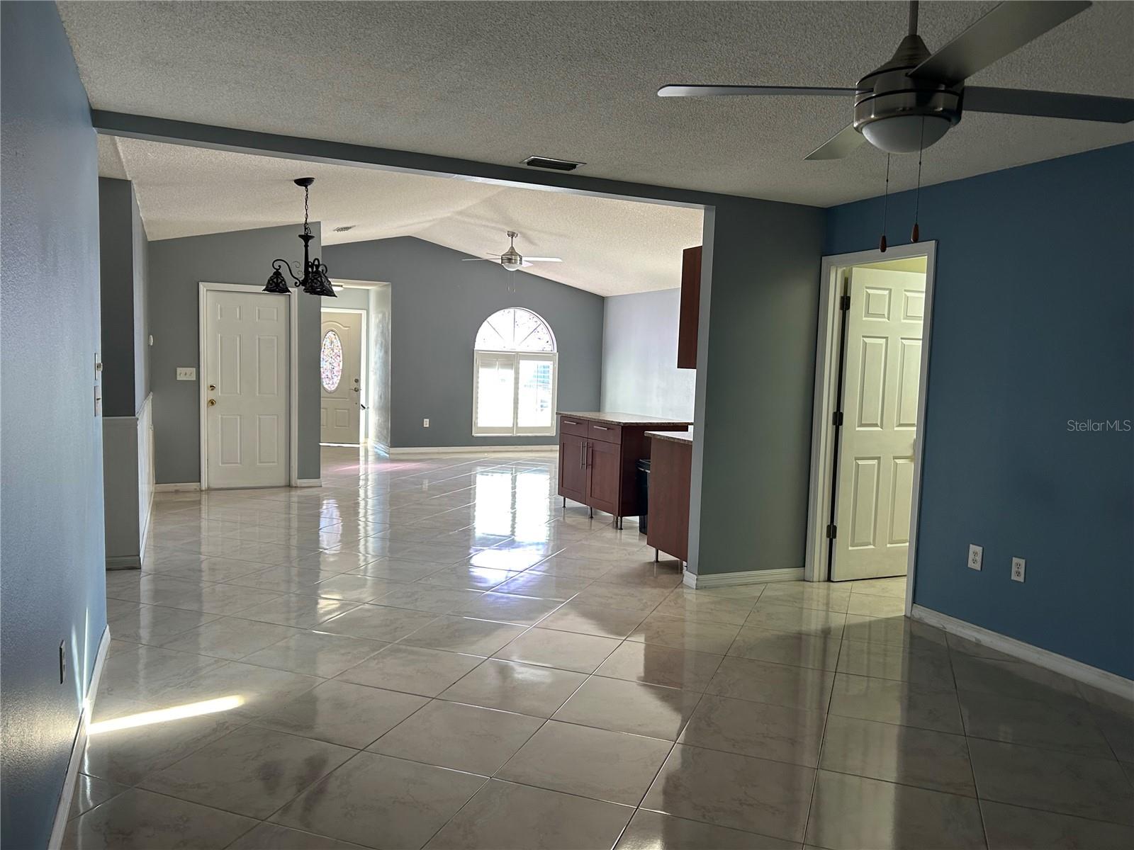 CRESTLINE - Residential