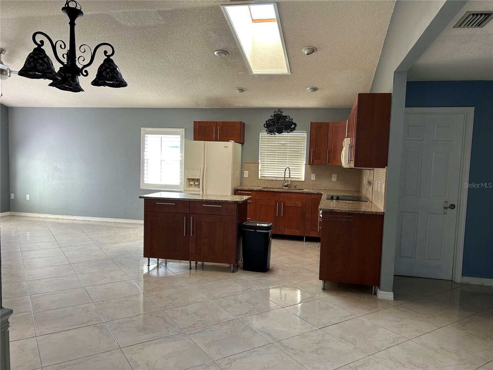 CRESTLINE - Residential