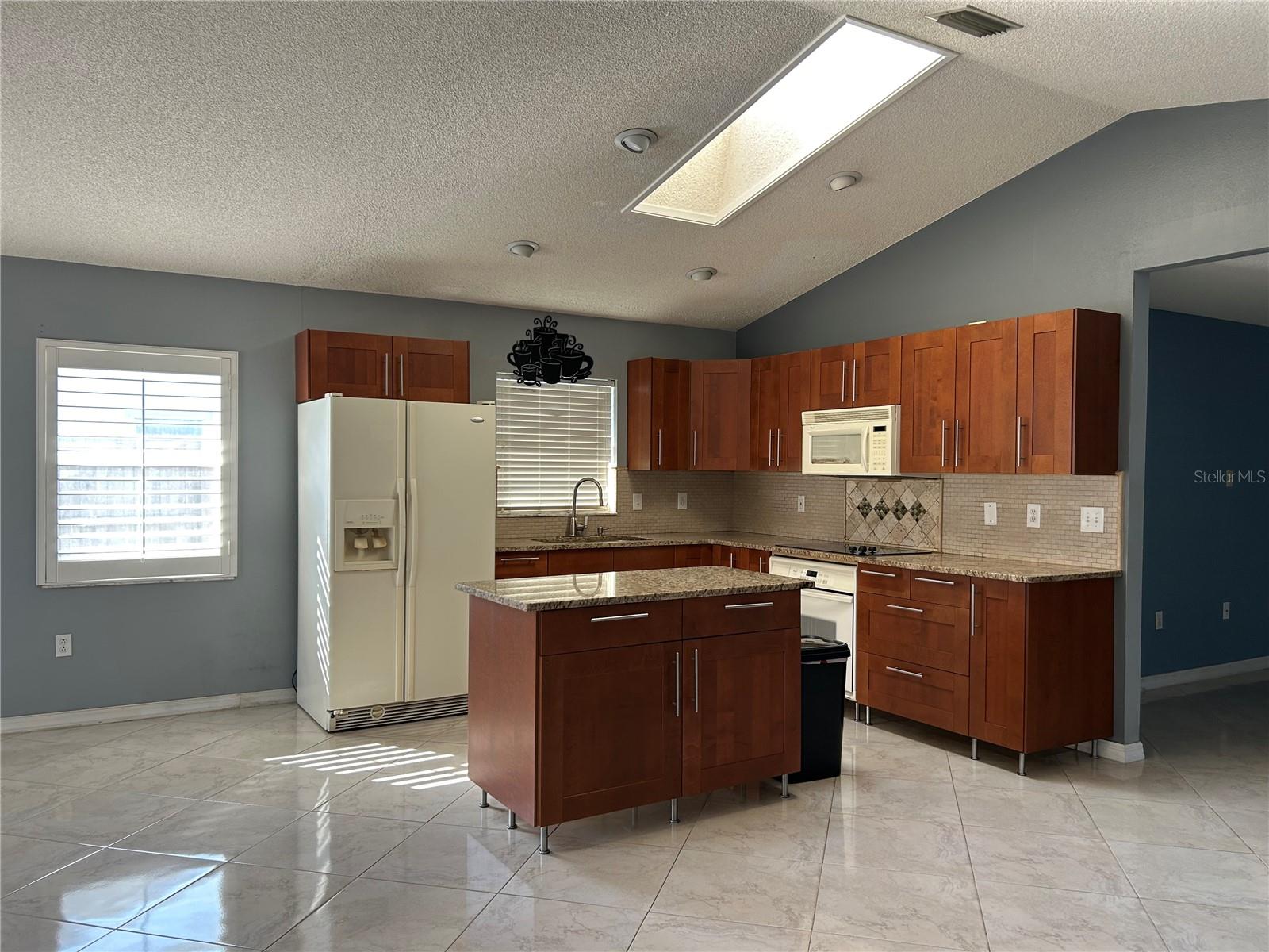 CRESTLINE - Residential