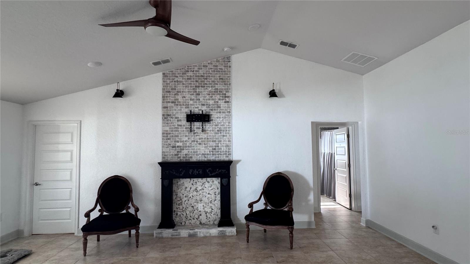 EAGLE CREST - Residential