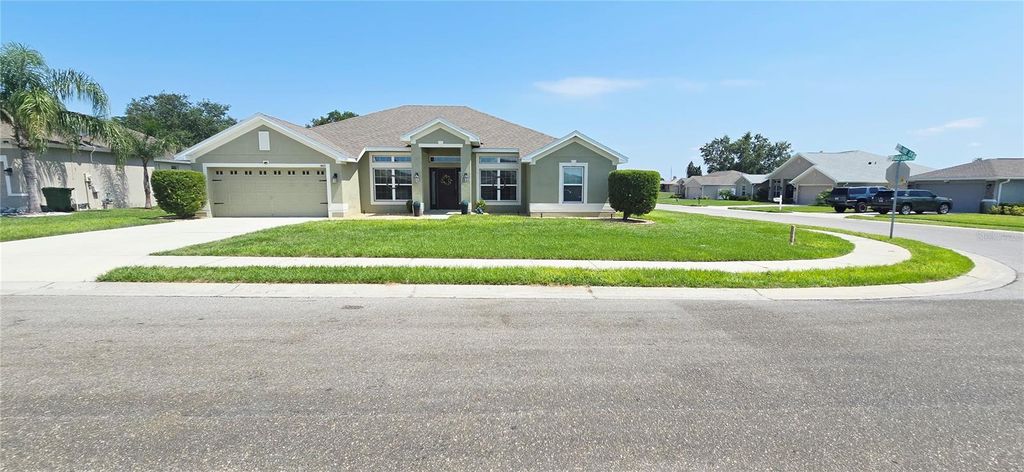 Photo of 1400 Eagle Crest Blvd, Winter Haven, FL 33881 (MLS # P4937998)